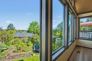 407 SW 7th St, Gresham, OR 97080 - Photo 5