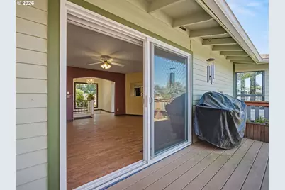 407 SW 7th St, Gresham, OR 97080 - Photo 9