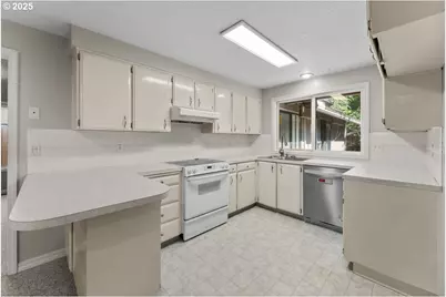 10220 SW Paulina Dr, Tualatin, OR 97062 - Photo 7