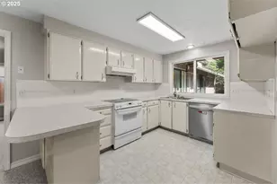 10220 SW Paulina Dr, Tualatin, OR 97062 - Photo 7