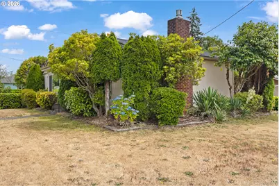1095 W 11th St, Coquille, OR 97423 - Photo 35