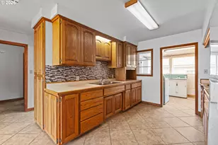 1095 W 11th St, Coquille, OR 97423 - Photo 5