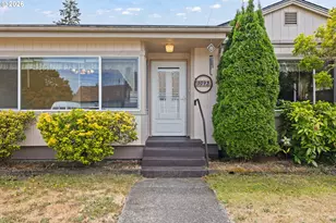 1095 W 11th St, Coquille, OR 97423 - Photo 3