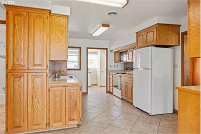 1095 W 11th St, Coquille, OR 97423 - Photo 7