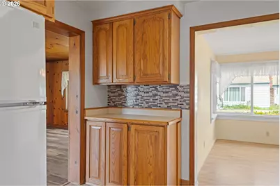 1095 W 11th St, Coquille, OR 97423 - Photo 9