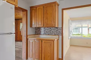 1095 W 11th St, Coquille, OR 97423 - Photo 9