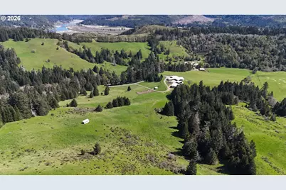 94621 N Bank Rogue River Rd, Gold Beach, OR 97444 - Photo 35