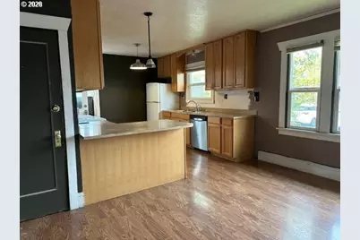 9102 NE Glisan St, Portland, OR 97220 - Photo 11