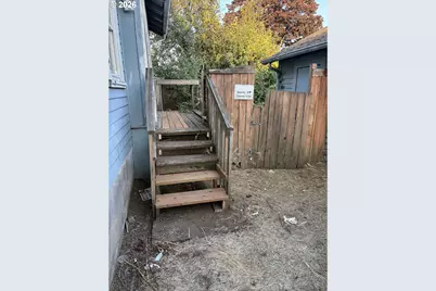 9102 NE Glisan St, Portland, OR 97220 - Photo 5