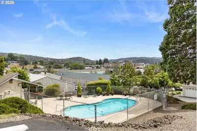 17 NW Mountain View Dr, Roseburg, OR 97471 - Photo 29
