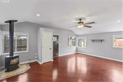 1683 N Jantzen Ave, Portland, OR 97217 - Photo 7