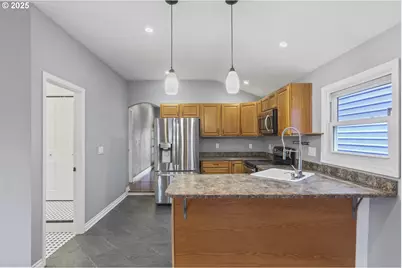 1683 N Jantzen Ave, Portland, OR 97217 - Photo 9