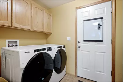 573 Creswood Dr, Creswell, OR 97426 - Photo 13