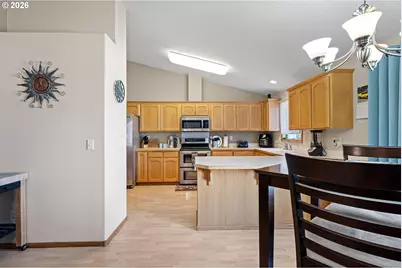 573 Creswood Dr, Creswell, OR 97426 - Photo 7
