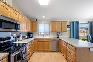 573 Creswood Dr, Creswell, OR 97426 - Photo 9