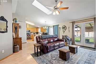 573 Creswood Dr, Creswell, OR 97426 - Photo 5