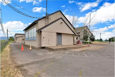 21211 Coburg Rd, Harrisburg, OR 97446 - Photo 3