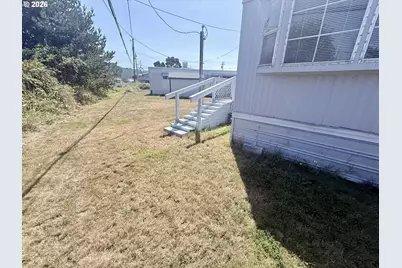 1413 Hawthorne Ave #5, Reedsport, OR 97467 - Photo 17