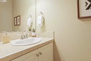8656 NE Delamere Way, Hillsboro, OR 97006 - Photo 17