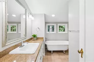 2625 SW Brae Mar Ct, Portland, OR 97201 - Photo 25