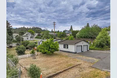 279 NE Snohomish Ave, White Salmon, WA 98672 - Photo 5