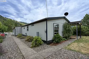 279 NE Snohomish Ave, White Salmon, WA 98672 - Photo 9