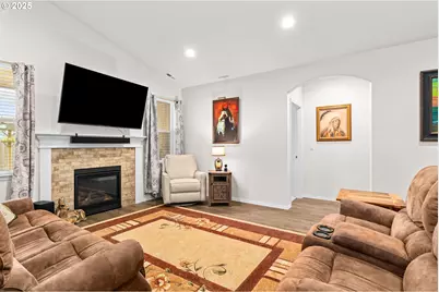 760 S 52nd St, Springfield, OR 97478 - Photo 15
