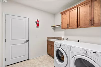 760 S 52nd St, Springfield, OR 97478 - Photo 21