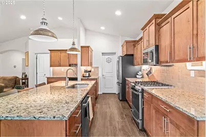 760 S 52nd St, Springfield, OR 97478 - Photo 17