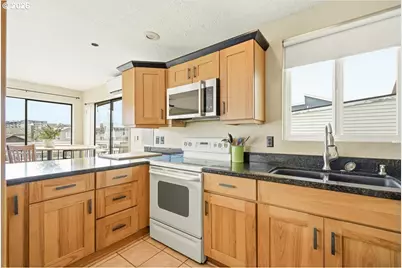 11638 N Island Cove Ln, Portland, OR 97217 - Photo 9