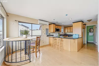 11638 N Island Cove Ln, Portland, OR 97217 - Photo 7