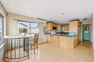 11638 N Island Cove Ln, Portland, OR 97217 - Photo 7