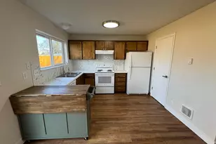 19901 SW Meadowbrook Ct, Beaverton, OR 97078 - Photo 7