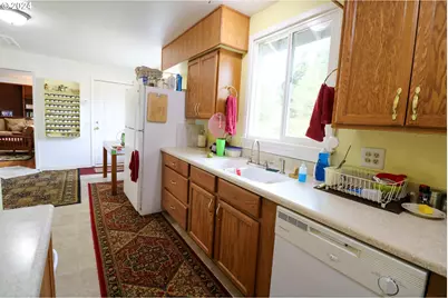 46393 Highway 242, Myrtle Point, OR 97458 - Photo 9