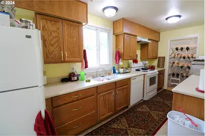 46393 Highway 242, Myrtle Point, OR 97458 - Photo 7