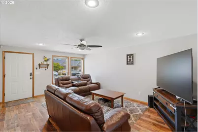 1546 SW Harbor Dr, McMinnville, OR 97128 - Photo 5