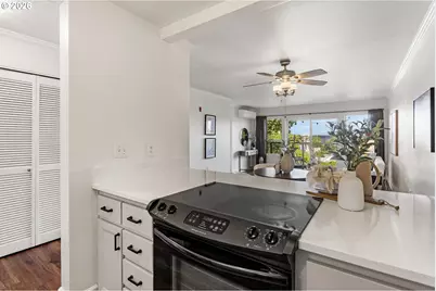 1033 SW Gibbs St #105, Portland, OR 97239 - Photo 13