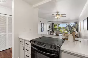 1033 SW Gibbs St, Portland, OR 97239 - Photo 13
