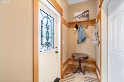 1534 Solar Ln, Hood River, OR 97031 - Photo 7
