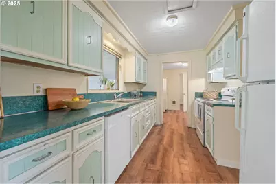 2010 Primrose St, Eugene, OR 97402 - Photo 15