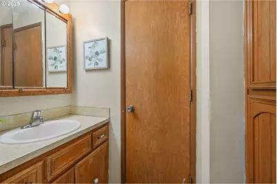 2010 Primrose St, Eugene, OR 97402 - Photo 25