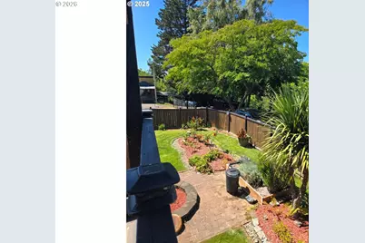 201 N Birch St, Coquille, OR 97423 - Photo 5