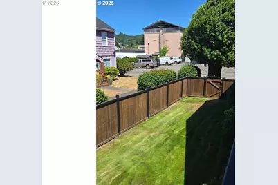 201 N Birch St, Coquille, OR 97423 - Photo 5