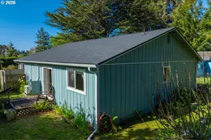 498 Lexington Ave NE, Bandon, OR 97411 - Photo 7