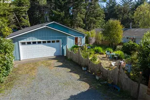 498 Lexington Ave NE, Bandon, OR 97411 - Photo 3