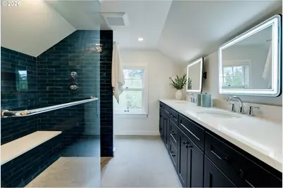 522 NE Royal Ct, Portland, OR 97232 - Photo 39