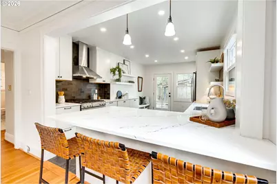 522 NE Royal Ct, Portland, OR 97232 - Photo 15