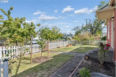 1215 NE 81st Ave, Portland, OR 97213 - Photo 5