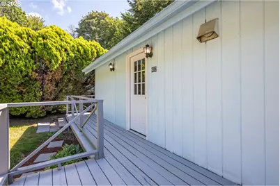 402 Bates Rd, Kelso, WA 98626 - Photo 3