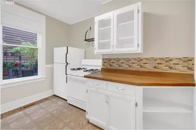 674 11th St, Astoria, OR 97103 - Photo 13